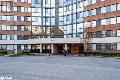 1240 Marlborough Court Unit# 805, Oakville, ON - Outdoor With Facade