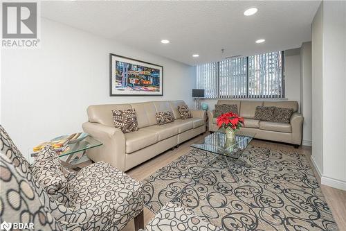 1240 Marlborough Court Unit# 805, Oakville, ON - Indoor Photo Showing Living Room