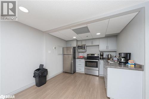 1240 Marlborough Court Unit# 805, Oakville, ON - Indoor Photo Showing Kitchen