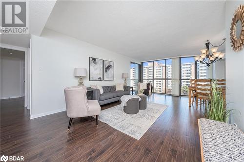 1240 Marlborough Court Unit# 805, Oakville, ON - Indoor Photo Showing Living Room