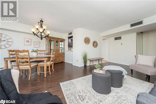 1240 Marlborough Court Unit# 805, Oakville, ON - Indoor Photo Showing Living Room