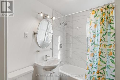 76 Grantham Avenue S, St. Catharines (450 - E. Chester), ON - Indoor Photo Showing Bathroom