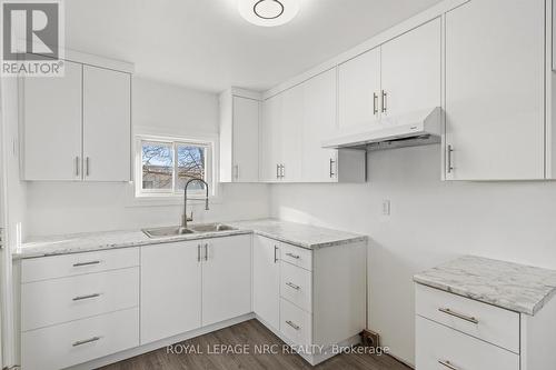 76 Grantham Avenue S, St. Catharines (450 - E. Chester), ON - Indoor Photo Showing Kitchen With Double Sink