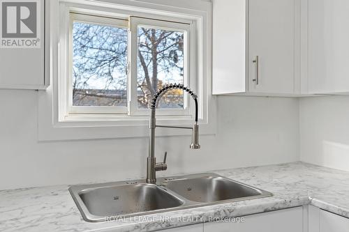 76 Grantham Avenue S, St. Catharines (450 - E. Chester), ON - Indoor Photo Showing Kitchen With Double Sink