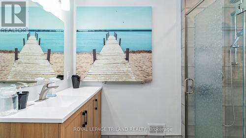 290 John Street, Warwick (Watford), ON - Indoor Photo Showing Bathroom