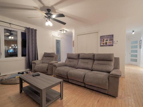 Living room - 200 Rue Cantin, Trois-Rivières, QC - Indoor Photo Showing Living Room