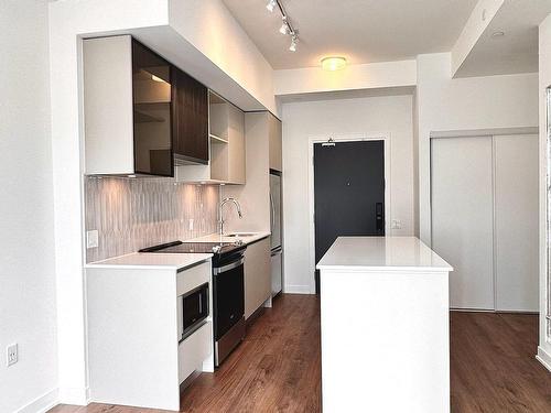 Lph22-395 Dundas St W, Oakville, ON - Indoor Photo Showing Kitchen