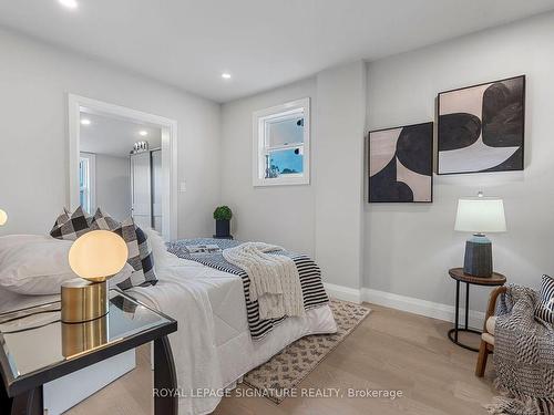 211 Gilbert Ave, Toronto, ON - Indoor Photo Showing Bedroom