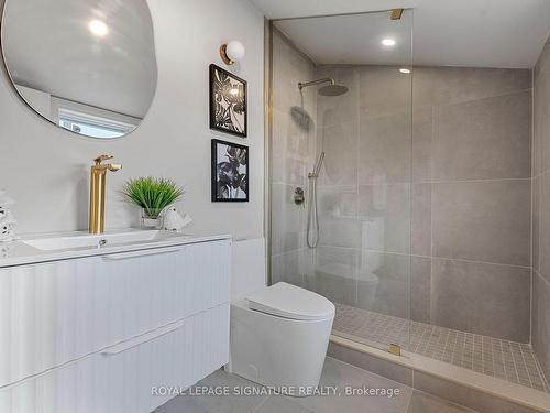 211 Gilbert Ave, Toronto, ON - Indoor Photo Showing Bathroom