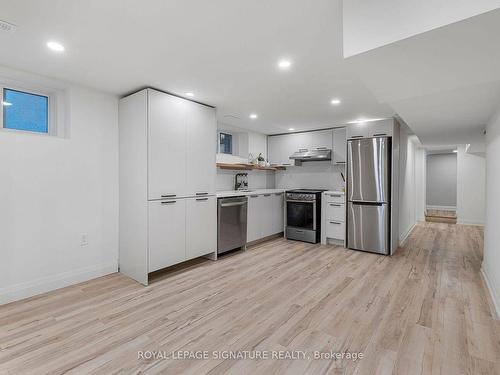 211 Gilbert Ave, Toronto, ON - Indoor Photo Showing Kitchen