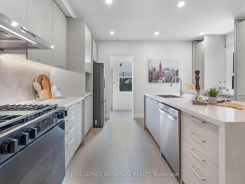 211 Gilbert Ave, Toronto, ON - Indoor Photo Showing Kitchen With Upgraded Kitchen