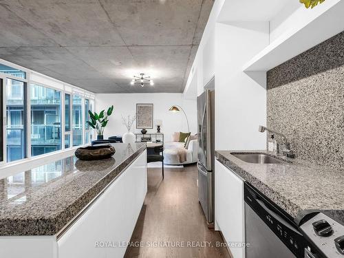 809-75 Portland St, Toronto, ON - Indoor Photo Showing Kitchen With Upgraded Kitchen