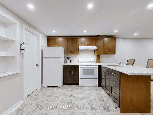 63 Hamilton Hall Dr, Markham, ON - Indoor Photo Showing Kitchen