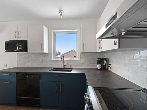 Kitchen - 301-1023 Rue St-Jacques, Saint-Jean-Sur-Richelieu, QC - Indoor Photo Showing Kitchen