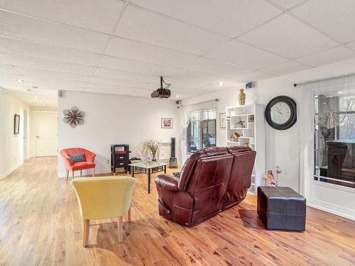 Salle familiale - 200 Rue Bruno, Saint-Jean-De-Matha, QC - Indoor