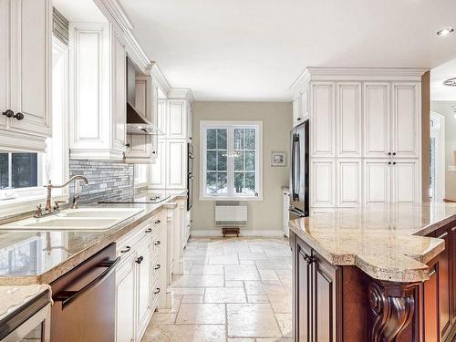 Cuisine - 200 Rue Bruno, Saint-Jean-De-Matha, QC - Indoor Photo Showing Kitchen With Double Sink With Upgraded Kitchen