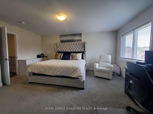 47 Lorne Thomas Pl, New Tecumseth, ON - Indoor Photo Showing Bedroom