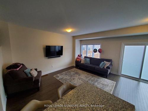 47 Lorne Thomas Pl, New Tecumseth, ON - Indoor Photo Showing Living Room