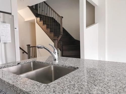 47 Lorne Thomas Pl, New Tecumseth, ON - Indoor Photo Showing Kitchen With Double Sink