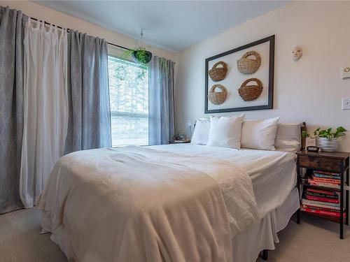 400-200 Back Rd, Courtenay, BC - Indoor Photo Showing Bedroom