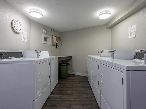 400-200 Back Rd, Courtenay, BC - Indoor Photo Showing Laundry Room