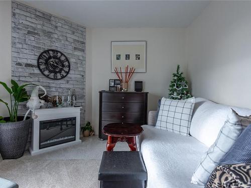 400-200 Back Rd, Courtenay, BC - Indoor Photo Showing Bedroom