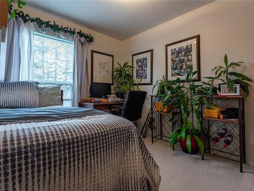 400-200 Back Rd, Courtenay, BC - Indoor Photo Showing Bedroom