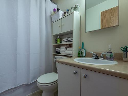 400-200 Back Rd, Courtenay, BC - Indoor Photo Showing Bathroom