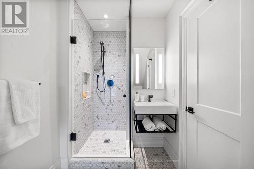 11 Ottawa Street, Toronto, ON - Indoor Photo Showing Bathroom