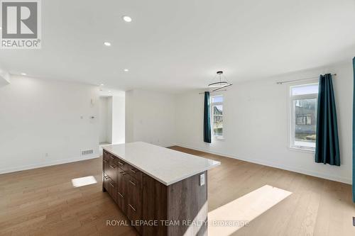 611 Rathburn Lane, Ottawa, ON - Indoor