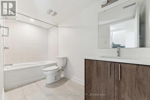 611 Rathburn Lane, Ottawa, ON - Indoor Photo Showing Bathroom