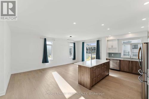 611 Rathburn Lane, Ottawa, ON - Indoor Photo Showing Kitchen With Stainless Steel Kitchen