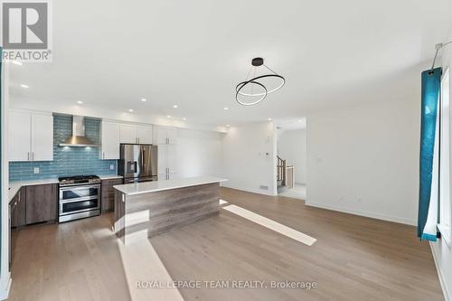 611 Rathburn Lane, Ottawa, ON - Indoor Photo Showing Kitchen With Stainless Steel Kitchen With Upgraded Kitchen