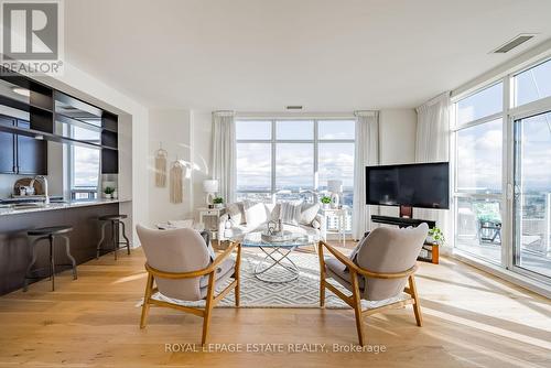 Ph3602 - 70 Town Centre Court, Toronto, ON - Indoor Photo Showing Living Room