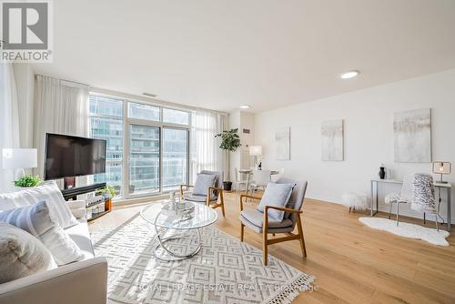 Ph3602 - 70 Town Centre Court, Toronto, ON - Indoor Photo Showing Living Room