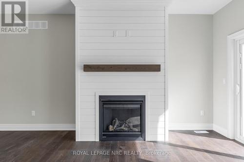 732 Clarence Street, Port Colborne (Sugarloaf), ON - Indoor Photo Showing Living Room With Fireplace