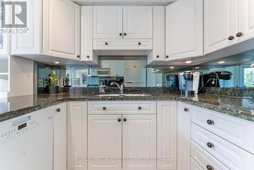 301 - 2190 Lakeshore Road, Burlington, ON - Indoor Photo Showing Kitchen