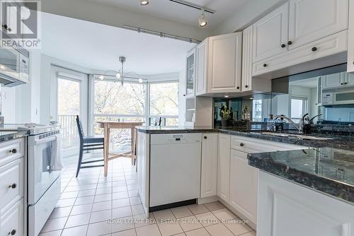 301 - 2190 Lakeshore Road, Burlington, ON - Indoor Photo Showing Kitchen