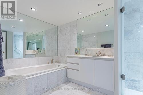 301 - 2190 Lakeshore Road, Burlington, ON - Indoor Photo Showing Bathroom