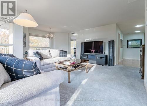 301 - 2190 Lakeshore Road, Burlington, ON - Indoor Photo Showing Living Room