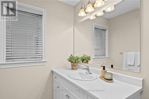 1245 Wheathill Street, Kingston (East Gardiners Rd), ON - Indoor Photo Showing Bathroom