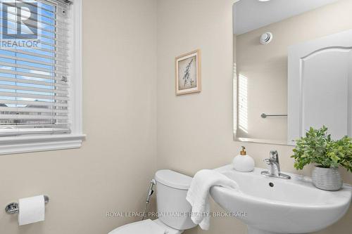 1245 Wheathill Street, Kingston (East Gardiners Rd), ON - Indoor Photo Showing Bathroom