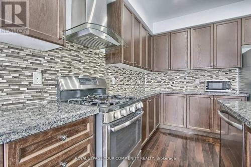 1407 Butler Street, Innisfil, ON - Indoor Photo Showing Kitchen With Upgraded Kitchen