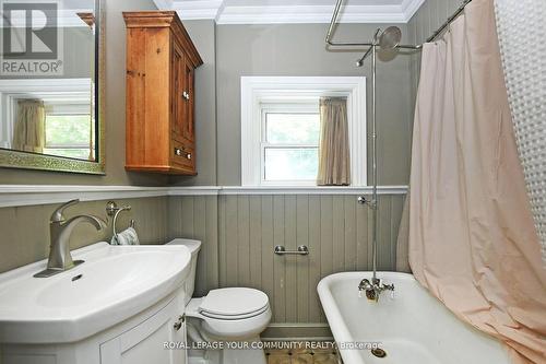 111 Edward Street, Aurora, ON - Indoor Photo Showing Bathroom