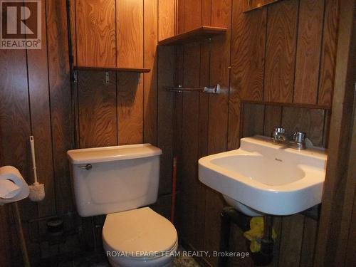 737 Eighth Street, Renfrew (540 - Renfrew), ON - Indoor Photo Showing Bathroom