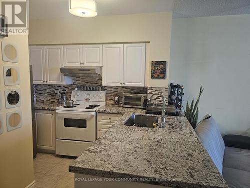 1102 - 9017 Leslie Street, Richmond Hill, ON - Indoor Photo Showing Kitchen