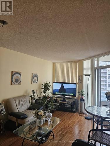 1102 - 9017 Leslie Street, Richmond Hill, ON - Indoor Photo Showing Living Room