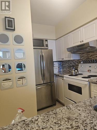 1102 - 9017 Leslie Street, Richmond Hill, ON - Indoor Photo Showing Kitchen