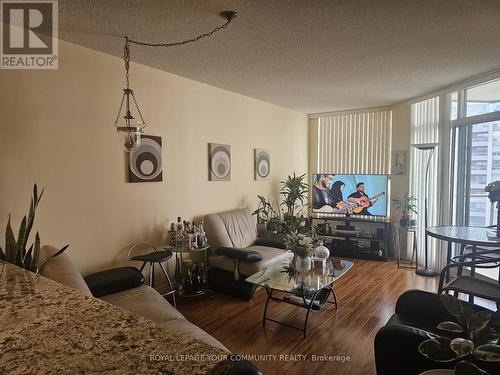 1102 - 9017 Leslie Street, Richmond Hill, ON - Indoor Photo Showing Living Room