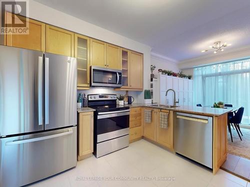 Th2 - 60 Byng Avenue, Toronto, ON - Indoor Photo Showing Kitchen